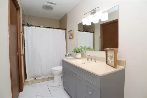 Bath - 1014 Locust St, Eudora, KS 66025 photo 1 of 2