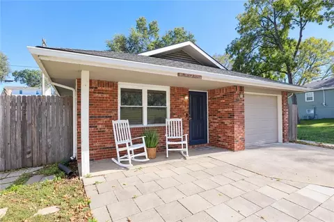 Exterior - 1014 Locust St, Eudora, KS 66025 photo 1 of 3
