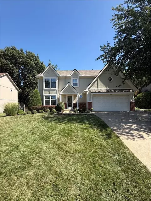 5113 Woodsonia Dr, Shawnee, KS 66226