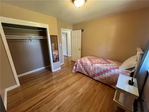 Bedroom - 702 NE Darwin St, Lees Summit, MO 64063 photo 2 of 4