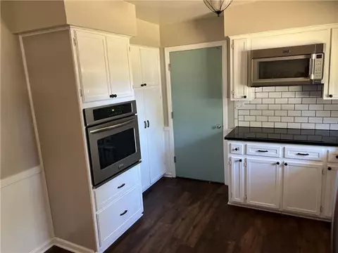 Kitchen - 702 NE Darwin St, Lees Summit, MO 64063 photo 4 of 4