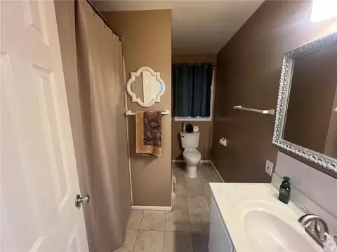Bath - 702 NE Darwin St, Lees Summit, MO 64063 photo 1 of 5