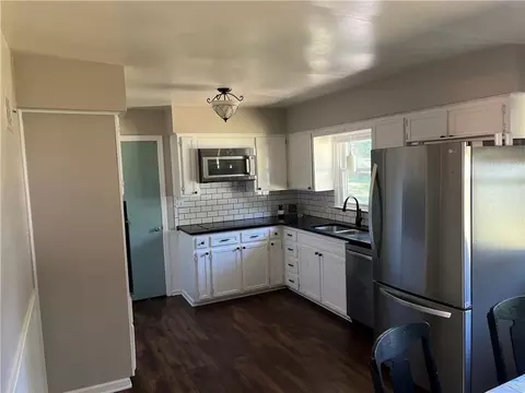 Kitchen - 702 NE Darwin St, Lees Summit, MO 64063 photo 3 of 4