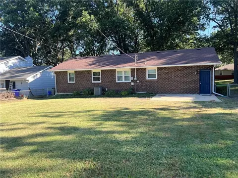 Exterior - 702 NE Darwin St, Lees Summit, MO 64063 photo 2 of 3