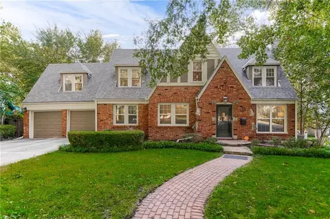6821 Brookside Rd, Kansas City, MO 64113