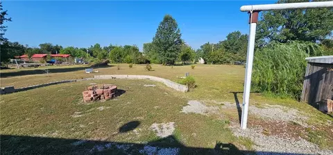 Exterior - 27307 Sunset Dr, Clinton, MO 64735 photo 4 of 10