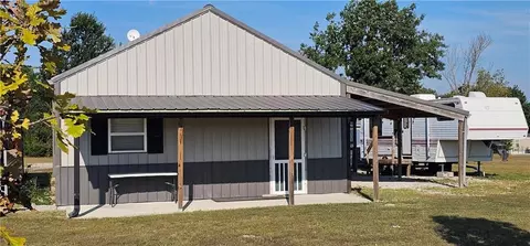 Exterior - 27307 Sunset Dr, Clinton, MO 64735 photo 9 of 10