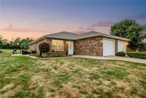 1308 Sandra Dr #A, Warrensburg, MO 64093