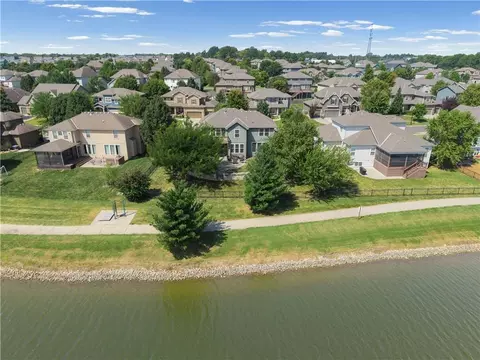 View/Area - 8808 SW 4th St, Blue Springs, MO 64064 photo 7 of 15