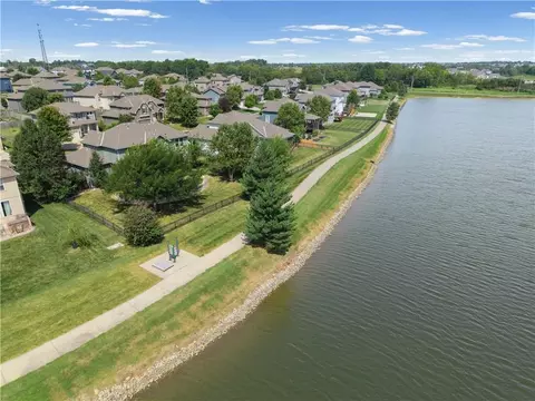 View/Area - 8808 SW 4th St, Blue Springs, MO 64064 photo 6 of 15
