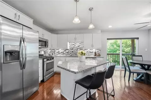 5108 E 39th St, Kansas City, MO 64128