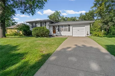 7426 Stearns St, Shawnee, KS 66203