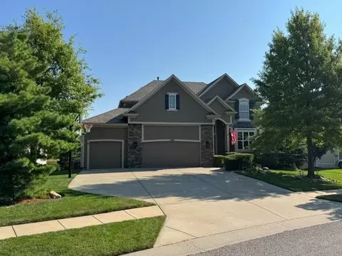 11018 W 163rd Ter, Overland Park, KS 66062