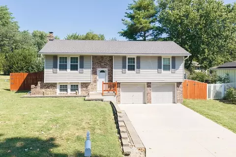 313 Killarney Ln, Blue Springs, MO 64014