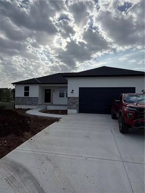1415 Thomas Dr, Louisburg, KS 66053