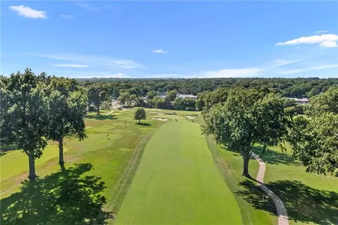 3512 W 71st St, Prairie Village, KS 66208