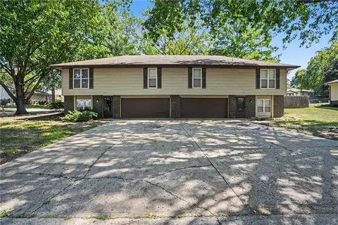 920-922 NW 13th St, Blue Springs, MO 64015
