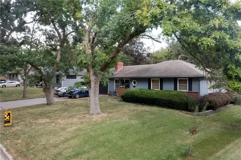 5019 Pawnee Dr, Roeland Park, KS 66205