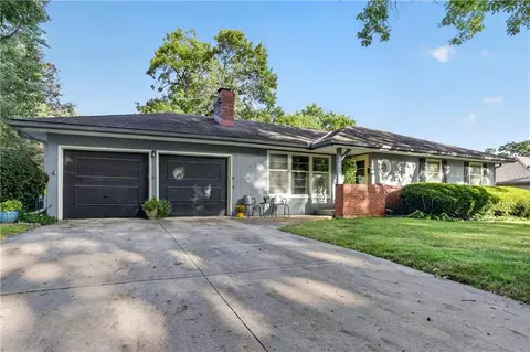 5019 Pawnee Dr, Roeland Park, KS 66205