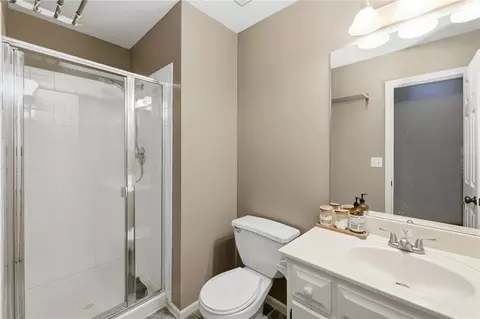 Bath - 1404 Cedar Ridge Cir, Raymore, MO 64083 photo 2 of 4