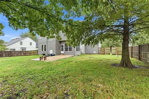Exterior - 1404 Cedar Ridge Cir, Raymore, MO 64083 photo 4 of 6