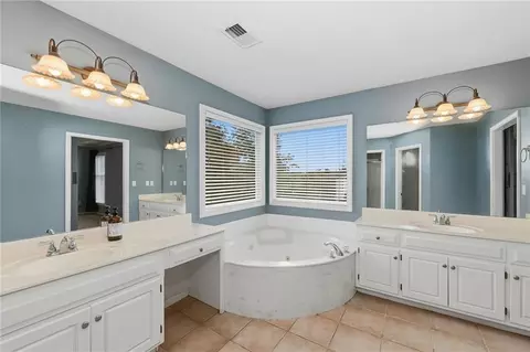 Bath - 1404 Cedar Ridge Cir, Raymore, MO 64083 photo 4 of 4