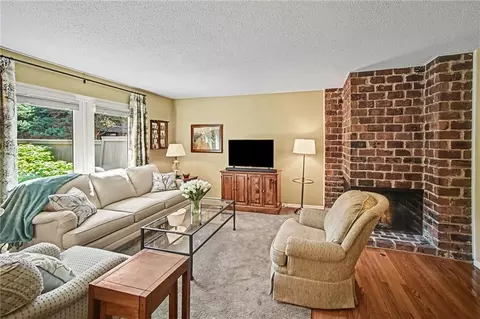 10237 Foster St, Overland Park, KS 66212