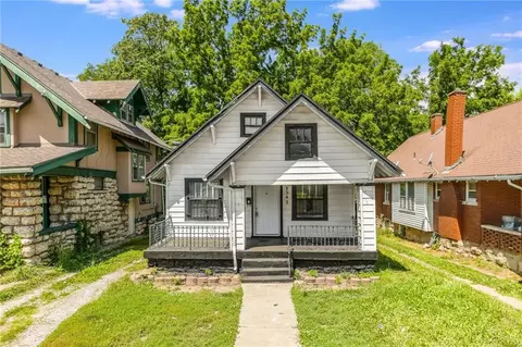 3542 College Ave, Kansas City, MO 64128