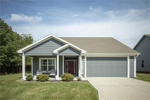 400 NE Chestnut Ct, Oak Grove, MO 64075