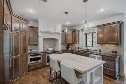 9307 W 155th Ct, Overland Park, KS 66221