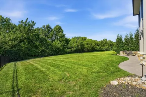 Exterior - 1124 Metfield Ln, Raymore, MO 64083 photo 10 of 13