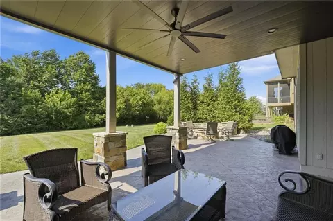Exterior - 1124 Metfield Ln, Raymore, MO 64083 photo 5 of 13