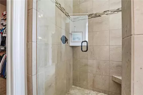 Bath - 1124 Metfield Ln, Raymore, MO 64083 photo 5 of 8