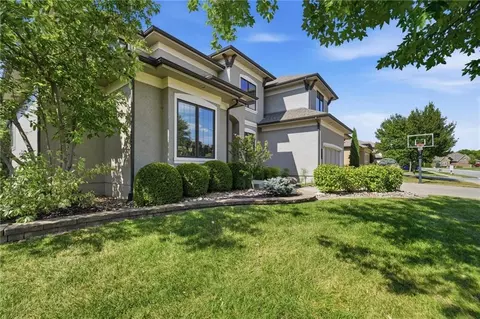 Exterior - 1124 Metfield Ln, Raymore, MO 64083 photo 11 of 13