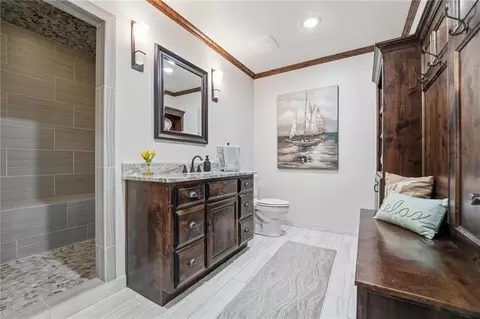 Bath - 1124 Metfield Ln, Raymore, MO 64083 photo 7 of 8