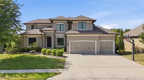 Exterior - 1124 Metfield Ln, Raymore, MO 64083 photo 13 of 13