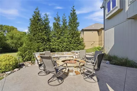 Exterior - 1124 Metfield Ln, Raymore, MO 64083 photo 6 of 13