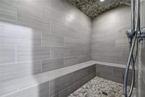 Bath - 1124 Metfield Ln, Raymore, MO 64083 photo 8 of 8