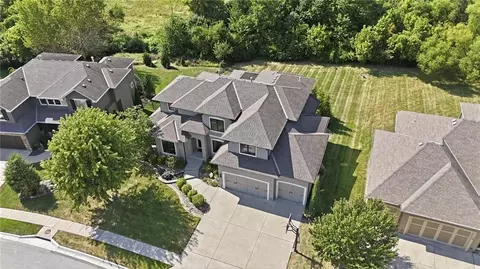 View/Area - 1124 Metfield Ln, Raymore, MO 64083 photo 2 of 6