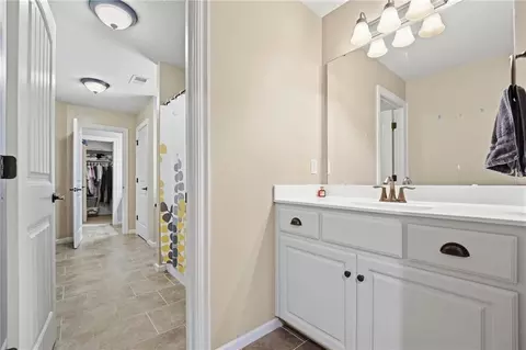 Entry Way - 1124 Metfield Ln, Raymore, MO 64083 photo 10 of 13