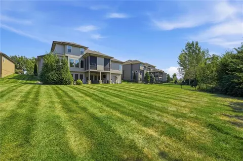 Exterior - 1124 Metfield Ln, Raymore, MO 64083 photo 8 of 13