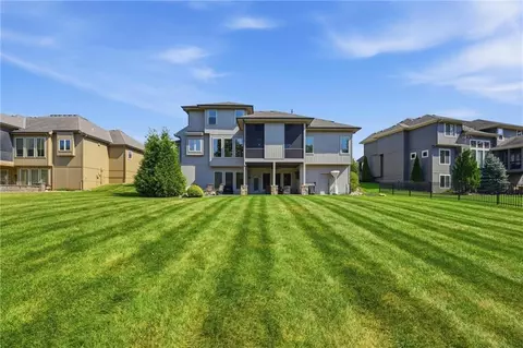 Exterior - 1124 Metfield Ln, Raymore, MO 64083 photo 9 of 13