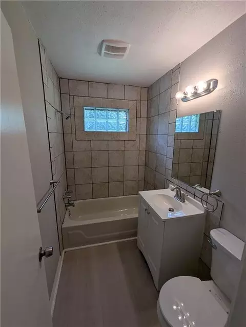 Bath - 1206 E 134th St, Grandview, MO 64030 photo 1 of 1