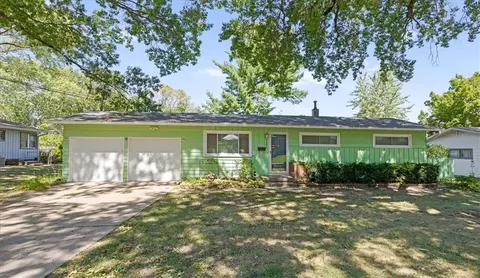 6404 W 76 St, Prairie Village, KS 66204