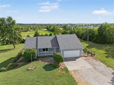 21051 Hemphill Rd, Tonganoxie, KS 66086