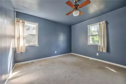 Bedroom - 1627 E Glenn Dr, Lawrence, KS 66044 photo 3 of 6