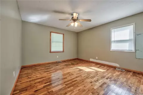 Bedroom - 1627 E Glenn Dr, Lawrence, KS 66044 photo 1 of 6