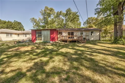 Exterior - 1627 E Glenn Dr, Lawrence, KS 66044 photo 6 of 9