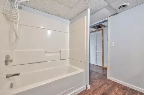 Bath - 1627 E Glenn Dr, Lawrence, KS 66044 photo 4 of 4