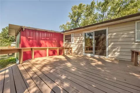 Exterior - 1627 E Glenn Dr, Lawrence, KS 66044 photo 3 of 9